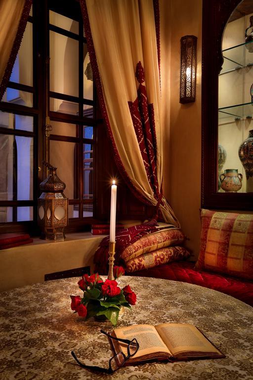Riad Kniza Марракеш Екстер'єр фото A candle in a Moroccan house