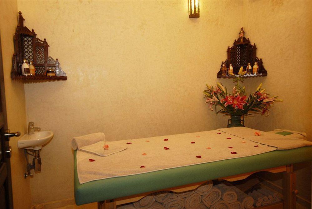 Riad Kniza Марракеш Екстер'єр фото A massage table