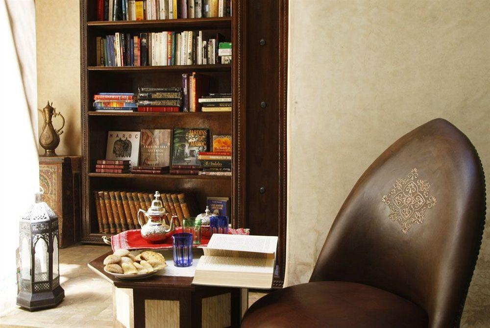 Riad Kniza Марракеш Екстер'єр фото Library at the hotel