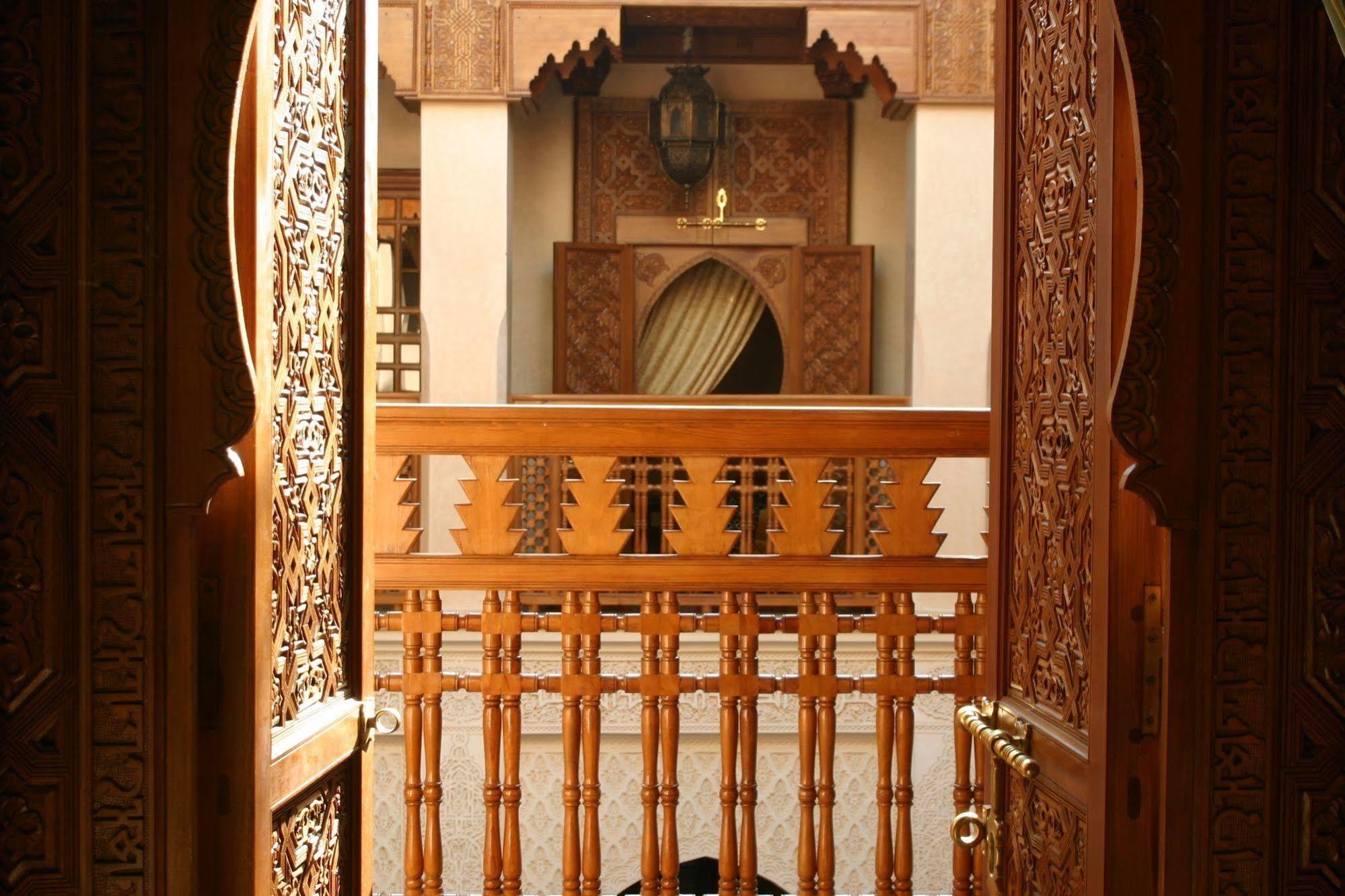 Riad Kniza Марракеш Екстер'єр фото The tomb of Ibn Arafa